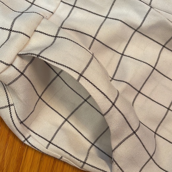 Forever21 White & Black Grid Patterned Strap Tie Back Culotte Jumpsuit One Piece - Picture 4 of 9